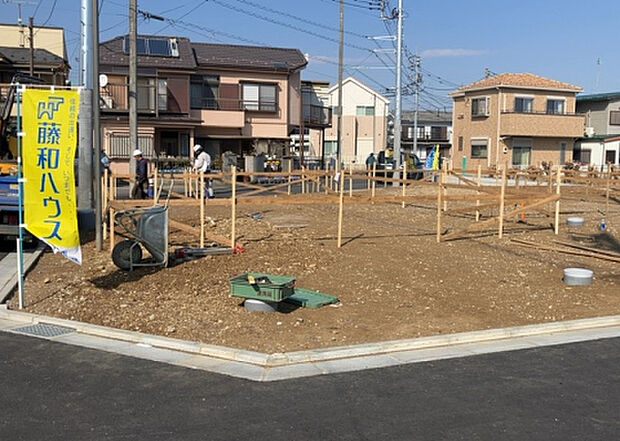 木造住宅とは土台、壁、柱など建築物の強度を支える構造体の材に木が使用されている構造を指します。構造体は建物の自重を支えるだけではなく風圧や水圧、積裁荷重などあらゆる衝撃に耐えるための基礎です。