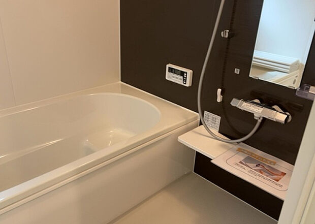 入浴時の快適さも大事なことですが、綺麗な状態を維持できなければ気持ちよく入浴できません。毎日の掃除が楽という点は大事なポイントになります！カビが生えにくく掃除がしやすい、壁や浴槽を選ぶといいでしょう。