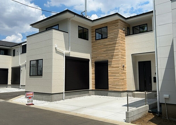 ついに完成致しました！現地をご見学に行く際は、道路の幅や周辺の交通量、施設などをご確認頂くことをおすすめします！物件の流れが早いため、内見をしたい方はお早めに当社営業までお問い合わせ頂きご予約下さい！