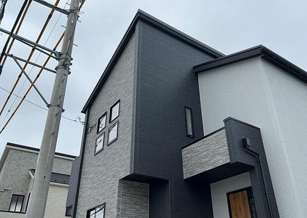 ついに完成致しました！現地をご見学に行く際は、道路の幅や周辺の交通量、施設などをご確認頂くことをおすすめします！物件の流れが早いため、内見をしたい方はお早めに当社営業までお問い合わせ頂きご予約下さい！