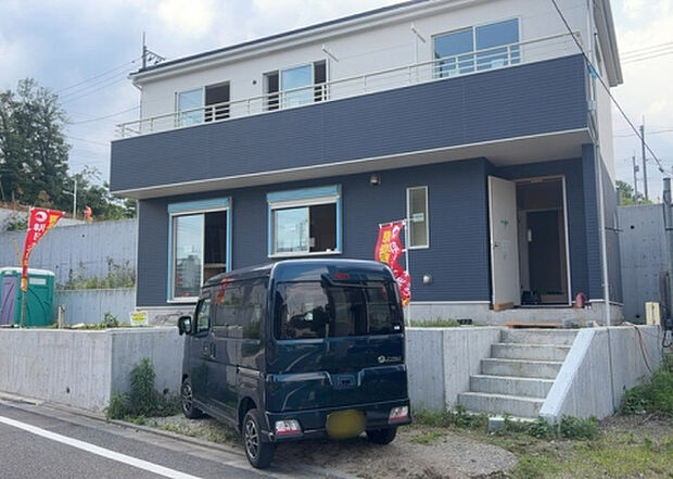 木造住宅とは土台、壁、柱など建築物の強度を支える構造体の材に木が使用されている構造を指します。構造体は建物の自重を支えるだけではなく風圧や水圧、積裁荷重などあらゆる衝撃に耐えるための基礎です。