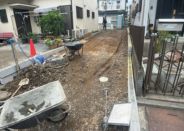 ついに完成致しました！現地をご見学に行く際は、道路の幅や周辺の交通量、施設などをご確認頂くことをおすすめします！物件の流れが早いため、内見をしたい方はお早めに当社営業までお問い合わせ頂きご予約下さい！