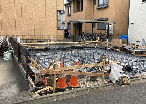 ついに完成致しました！現地をご見学に行く際は、道路の幅や周辺の交通量、施設などをご確認頂くことをおすすめします！物件の流れが早いため、内見をしたい方はお早めに当社営業までお問い合わせ頂きご予約下さい！