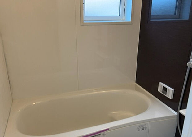 入浴時の快適さも大事なことですが、綺麗な状態を維持できなければ気持ちよく入浴できません。毎日の掃除が楽という点は大事なポイントになります！カビが生えにくく掃除がしやすい、壁や浴槽を選ぶといいでしょう。