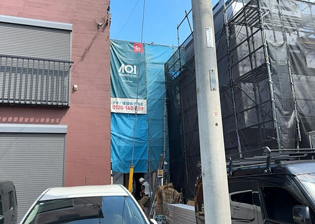 住宅用の土地では前面道路に2m以上接していなければならないと法律で定められています。しかし、お持ちの車のサイズやライフスタイルなどにより、2mでは利便が悪い場合もございますので、事前に確認しましょう。