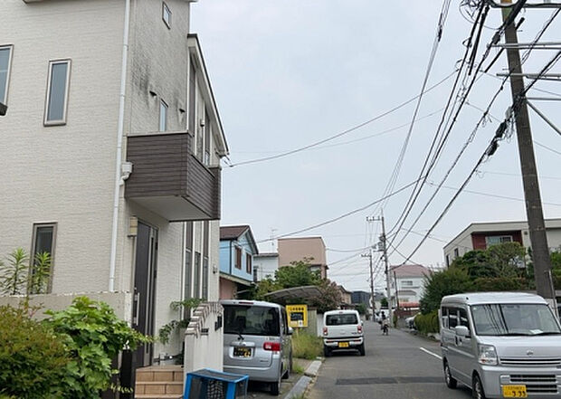 桜や紅葉の名所に出かける人は多いと思いますが、家にいながら季節の移ろいを感じる生活を送りませんか?リビングや窓から見える景色が生活を彩るワンポイントに!現地から見える景色を堪能してみては如何でしょう。