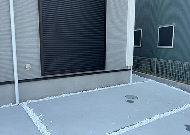 木造住宅とは土台、壁、柱など建築物の強度を支える構造体の材に木が使用されている構造を指します。構造体は建物の自重を支えるだけではなく風圧や水圧、積裁荷重などあらゆる衝撃に耐えるための基礎です。