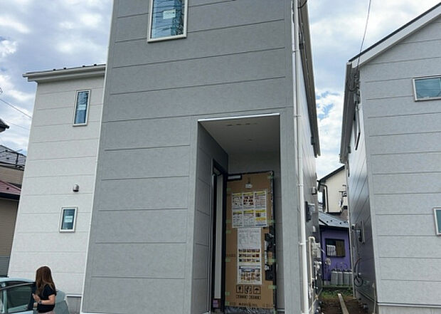 ついに完成致しました!現地をご見学に行く際は、道路の幅や周辺の交通量、施設などをご確認頂くことをおすすめします!物件の流れが早いため、内見をしたい方はお早めに当社営業までお問い合わせ頂きご予約下さい!
