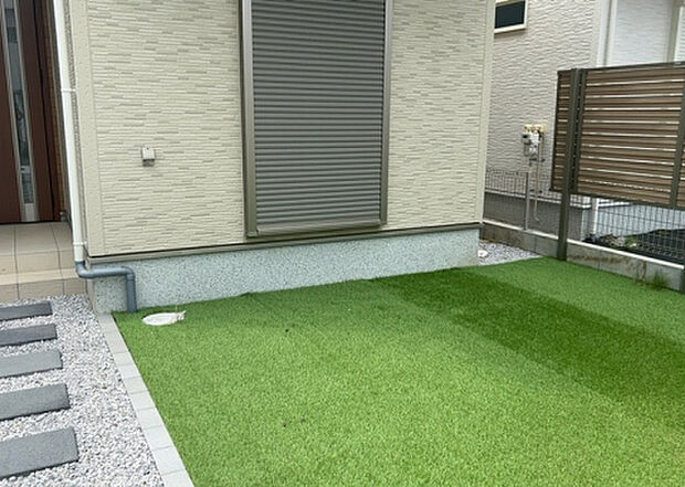 木造住宅とは土台、壁、柱など建築物の強度を支える構造体の材に木が使用されている構造を指します。構造体は建物の自重を支えるだけではなく風圧や水圧、積裁荷重などあらゆる衝撃に耐えるための基礎です。