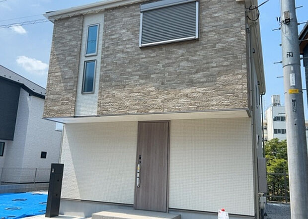 ついに完成致しました!現地をご見学に行く際は、道路の幅や周辺の交通量、施設などをご確認頂くことをおすすめします!物件の流れが早いため、内見をしたい方はお早めに当社営業までお問い合わせ頂きご予約下さい!