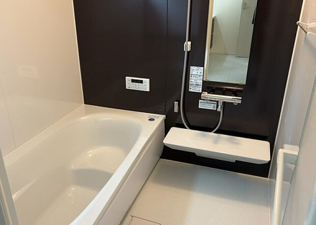 入浴時の快適さも大事なことですが、綺麗な状態を維持できなければ気持ちよく入浴できません。毎日の掃除が楽という点は大事なポイントになります!カビが生えにくく掃除がしやすい、壁や浴槽を選ぶといいでしょう。