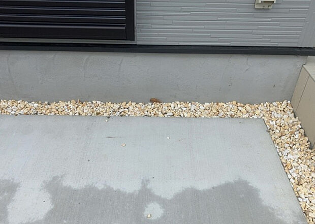 木造住宅とは土台、壁、柱など建築物の強度を支える構造体の材に木が使用されている構造を指します。構造体は建物の自重を支えるだけではなく風圧や水圧、積裁荷重などあらゆる衝撃に耐えるための基礎です。