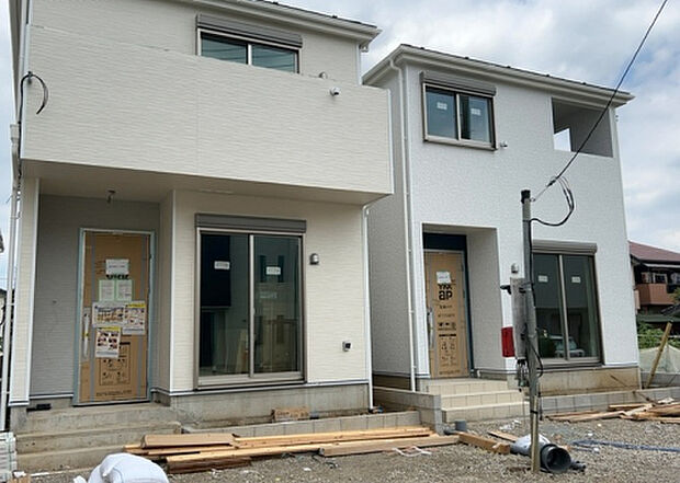 木造住宅とは土台、壁、柱など建築物の強度を支える構造体の材に木が使用されている構造を指します。構造体は建物の自重を支えるだけではなく風圧や水圧、積裁荷重などあらゆる衝撃に耐えるための基礎です。