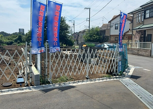 現地をご見学に行く際は、道路の幅や周辺の交通量、施設などをご確認頂くことをおすすめします!ある程度イメージをつけたいという場合は、同売主の施工事例や完成パースもお見せします。