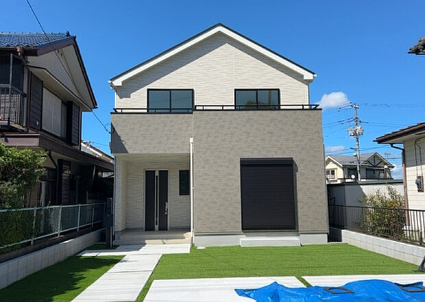 ついに完成致しました!現地をご見学に行く際は、道路の幅や周辺の交通量、施設などをご確認頂くことをおすすめします!物件の流れが早いため、内見をしたい方はお早めに当社営業までお問い合わせ頂きご予約下さい!