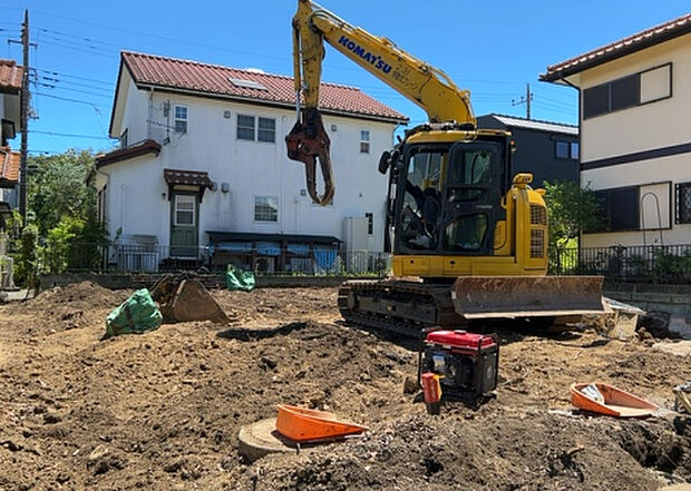 ついに完成致しました！現地をご見学に行く際は、道路の幅や周辺の交通量、施設などをご確認頂くことをおすすめします！物件の流れが早いため、内見をしたい方はお早めに当社営業までお問い合わせ頂きご予約下さい！