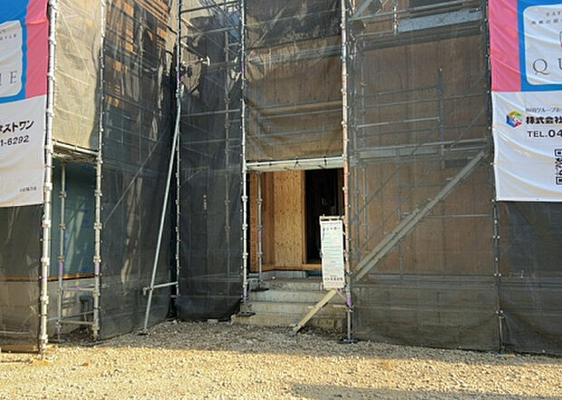 木造住宅とは土台、壁、柱など建築物の強度を支える構造体の材に木が使用されている構造を指します。構造体は建物の自重を支えるだけではなく風圧や水圧、積裁荷重などあらゆる衝撃に耐えるための基礎です。