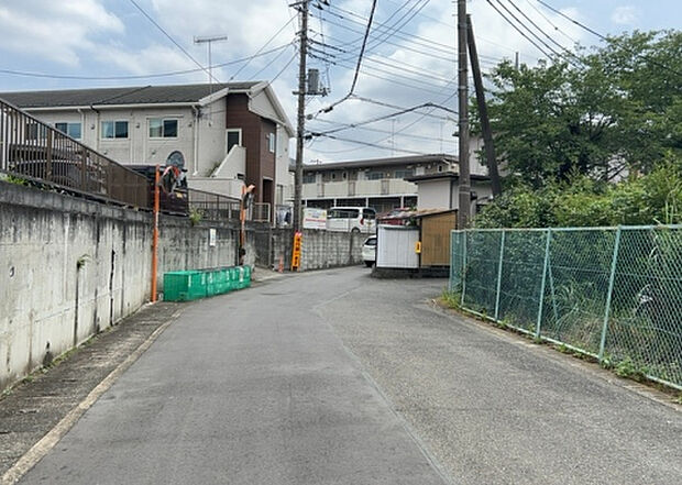 桜や紅葉の名所に出かける人は多いと思いますが、家にいながら季節の移ろいを感じる生活を送りませんか?リビングや窓から見える景色が生活を彩るワンポイントに!現地から見える景色を堪能してみては如何でしょう。