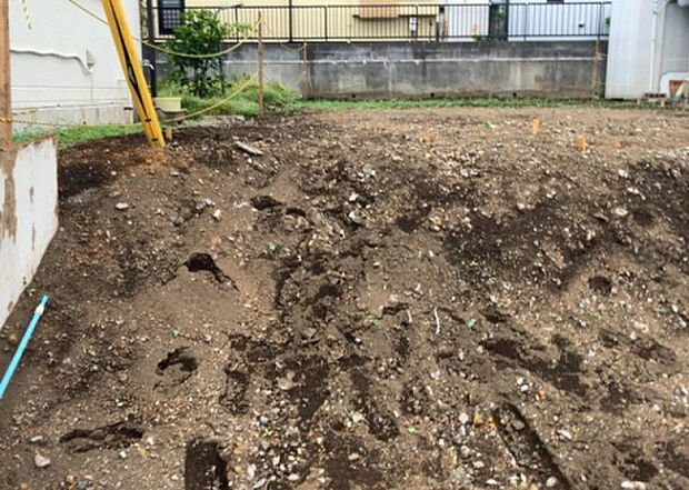 木造住宅とは土台、壁、柱など建築物の強度を支える構造体の材に木が使用されている構造を指します。構造体は建物の自重を支えるだけではなく風圧や水圧、積裁荷重などあらゆる衝撃に耐えるための基礎です。