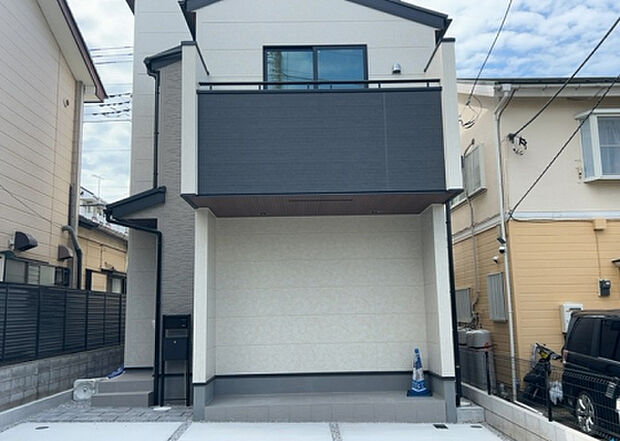 木造住宅とは土台、壁、柱など建築物の強度を支える構造体の材に木が使用されている構造を指します。構造体は建物の自重を支えるだけではなく風圧や水圧、積裁荷重などあらゆる衝撃に耐えるための基礎です。