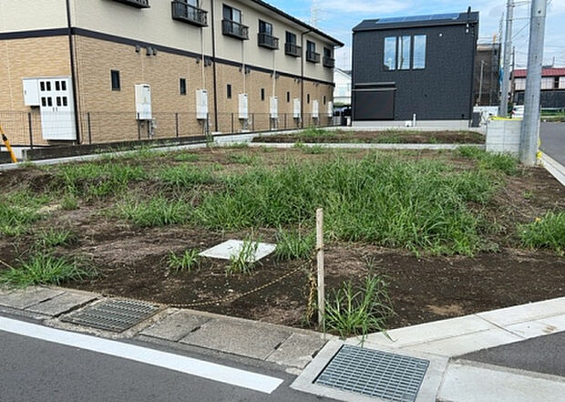 家族でのBBQを行うのであれば3坪程度の広さがあればよいでしょう。ガーデニングや家庭菜園を楽しむ際は、手入れが行き届く範囲にすると安心です。また、庭のある方角や接道が気になる方は事前に確認しましょう。