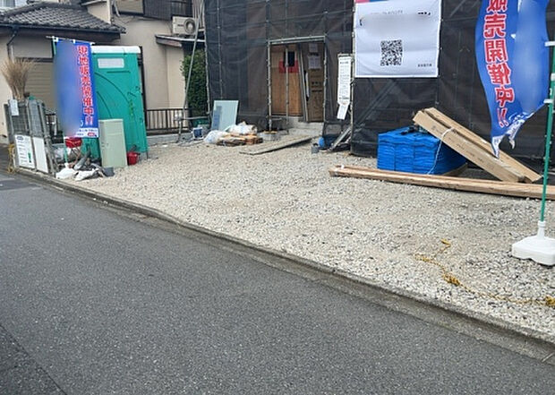 住宅用の土地では前面道路に2m以上接していなければならないと法律で定められています。しかし、お持ちの車のサイズやライフスタイルなどにより、2mでは利便が悪い場合もございますので、事前に確認しましょう。