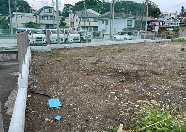現地をご見学に行く際は、道路の幅や周辺の交通量、施設などをご確認頂くことをおすすめします！ある程度イメージをつけたいという場合は、同売主の施工事例や完成パースもお見せします。