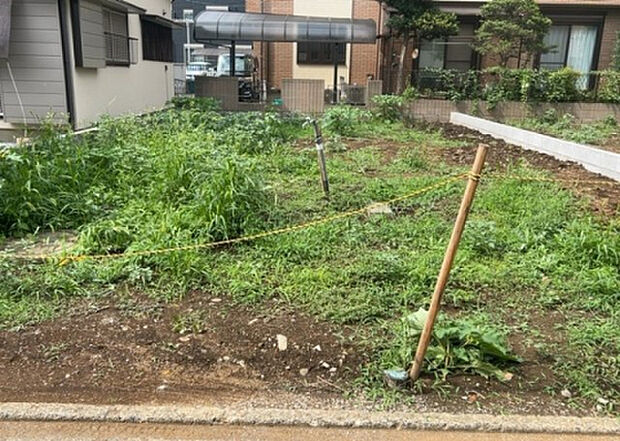 現地をご見学に行く際は、道路の幅や周辺の交通量、施設などをご確認頂くことをおすすめします!ある程度イメージをつけたいという場合は、同売主の施工事例や完成パースもお見せします。