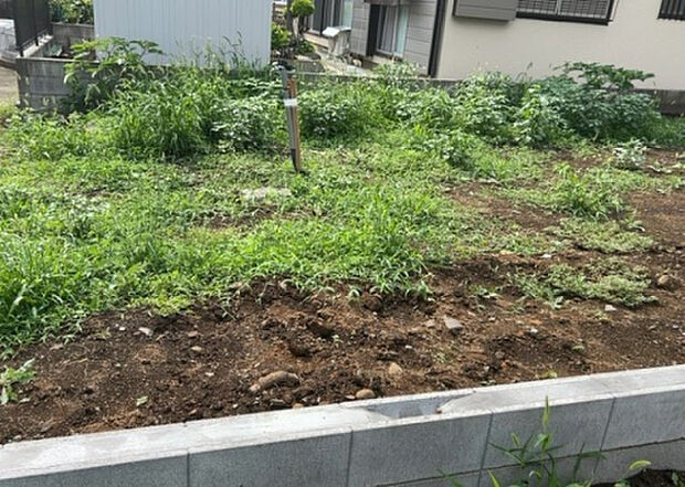 家族でのBBQを行うのであれば3坪程度の広さがあればよいでしょう。ガーデニングや家庭菜園を楽しむ際は、手入れが行き届く範囲にすると安心です。また、庭のある方角や接道が気になる方は事前に確認しましょう。