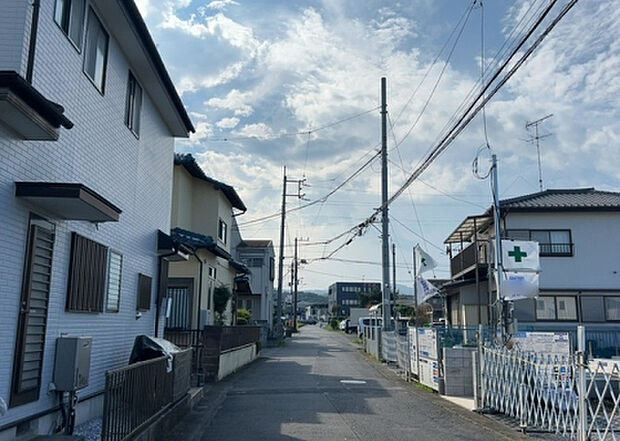 桜や紅葉の名所に出かける人は多いと思いますが、家にいながら季節の移ろいを感じる生活を送りませんか?リビングや窓から見える景色が生活を彩るワンポイントに!現地から見える景色を堪能してみては如何でしょう。