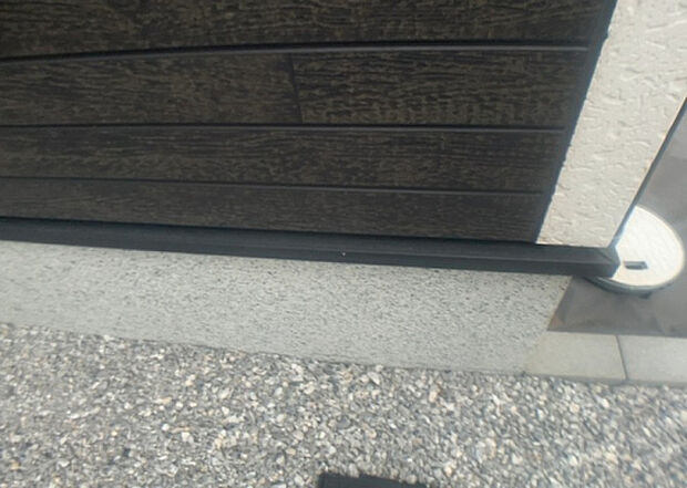 木造住宅とは土台、壁、柱など建築物の強度を支える構造体の材に木が使用されている構造を指します。構造体は建物の自重を支えるだけではなく風圧や水圧、積裁荷重などあらゆる衝撃に耐えるための基礎です。