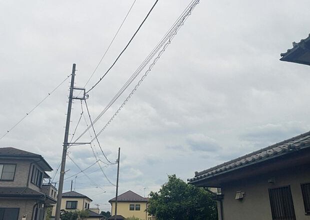 桜や紅葉の名所に出かける人は多いと思いますが、家にいながら季節の移ろいを感じる生活を送りませんか?リビングや窓から見える景色が生活を彩るワンポイントに!現地から見える景色を堪能してみては如何でしょう。