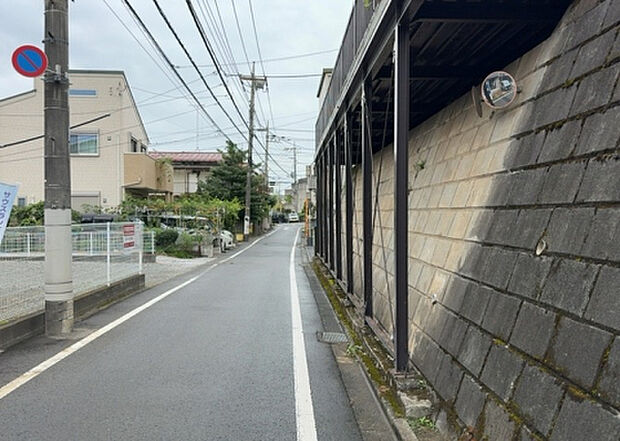 桜や紅葉の名所に出かける人は多いと思いますが、家にいながら季節の移ろいを感じる生活を送りませんか?リビングや窓から見える景色が生活を彩るワンポイントに!現地から見える景色を堪能してみては如何でしょう。
