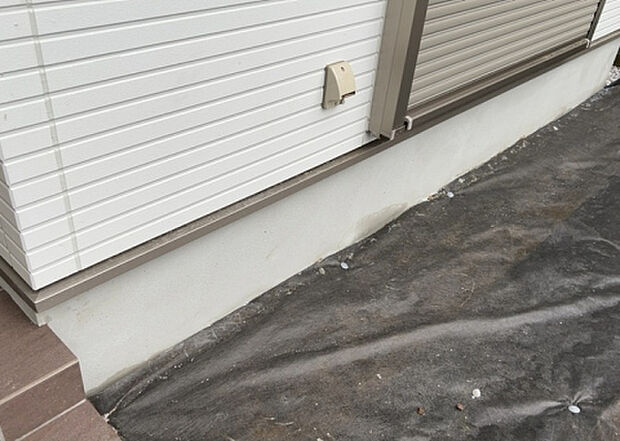 木造住宅とは土台、壁、柱など建築物の強度を支える構造体の材に木が使用されている構造を指します。構造体は建物の自重を支えるだけではなく風圧や水圧、積裁荷重などあらゆる衝撃に耐えるための基礎です。