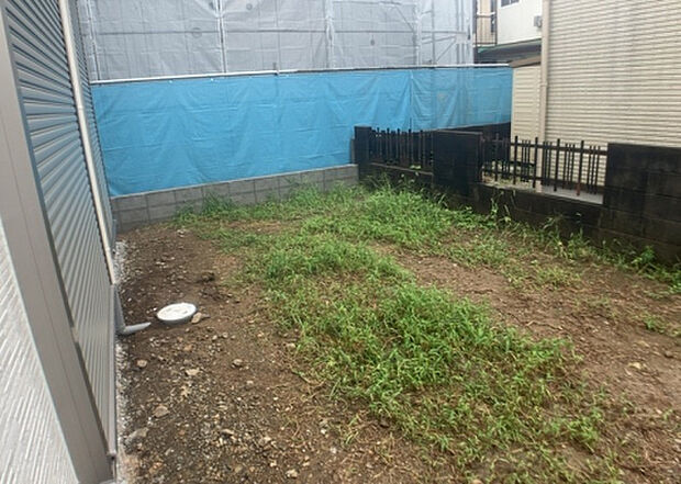 家族でのBBQを行うのであれば3坪程度の広さがあればよいでしょう。ガーデニングや家庭菜園を楽しむ際は、手入れが行き届く範囲にすると安心です。また、庭のある方角や接道が気になる方は事前に確認しましょう。