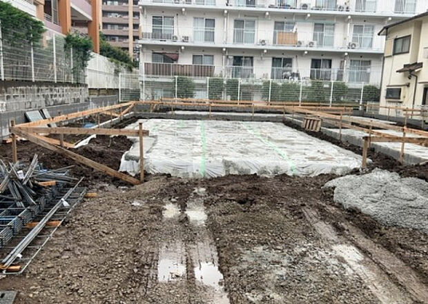 ついに完成致しました!現地をご見学に行く際は、道路の幅や周辺の交通量、施設などをご確認頂くことをおすすめします!物件の流れが早いため、内見をしたい方はお早めに当社営業までお問い合わせ頂きご予約下さい!