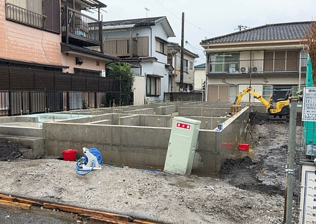 木造住宅とは土台、壁、柱など建築物の強度を支える構造体の材に木が使用されている構造を指します。構造体は建物の自重を支えるだけではなく風圧や水圧、積裁荷重などあらゆる衝撃に耐えるための基礎です。