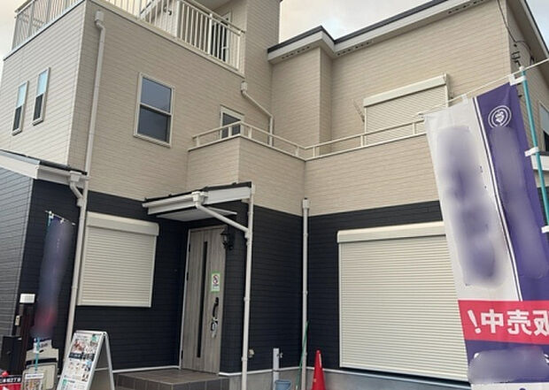 ついに完成致しました！現地をご見学に行く際は、道路の幅や周辺の交通量、施設などをご確認頂くことをおすすめします！物件の流れが早いため、内見をしたい方はお早めに当社営業までお問い合わせ頂きご予約下さい！