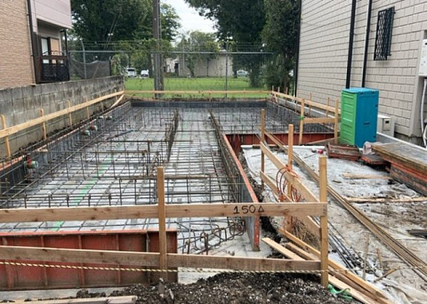 ついに完成致しました！現地をご見学に行く際は、道路の幅や周辺の交通量、施設などをご確認頂くことをおすすめします！物件の流れが早いため、内見をしたい方はお早めに当社営業までお問い合わせ頂きご予約下さい！