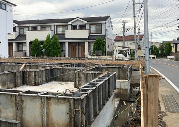 現地をご見学に行く際は、道路の幅や周辺の交通量、施設などをご確認頂くことをおすすめします!ある程度イメージをつけたいという場合は、同売主の施工事例や完成パースもお見せします。