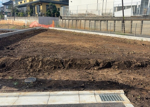木造住宅とは土台、壁、柱など建築物の強度を支える構造体の材に木が使用されている構造を指します。構造体は建物の自重を支えるだけではなく風圧や水圧、積裁荷重などあらゆる衝撃に耐えるための基礎です。