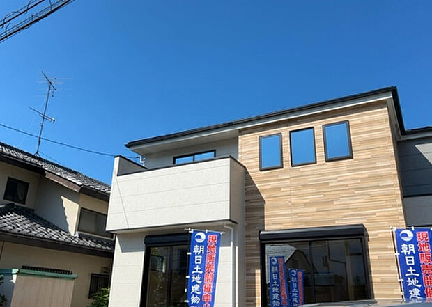 ついに完成致しました!現地をご見学に行く際は、道路の幅や周辺の交通量、施設などをご確認頂くことをおすすめします!物件の流れが早いため、内見をしたい方はお早めに当社営業までお問い合わせ頂きご予約下さい!