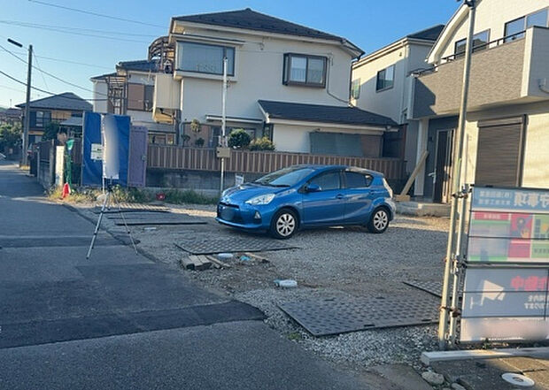 住宅用の土地では前面道路に2m以上接していなければならないと法律で定められています。しかし、お持ちの車のサイズやライフスタイルなどにより、2mでは利便が悪い場合もございますので、事前に確認しましょう。