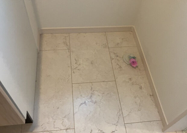 【ランドリースペース】ランドリースペースも気になります。洗濯機置場があり「洗う、干す、取り込む、アイロンがけ、たたむ」など、洗濯に関する家事をするための空間です。広さや収納など付帯設備も含めて、詳細は現地でご確認ください。