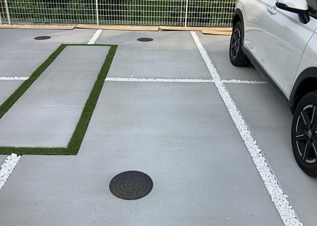 【駐車場】駐車場と明記されていても、最小スペースでつくられた駐車場だと大型車は駐車できなかったり、出入りしにくくなったりする可能性があります。お車のサイズと購入したい物件の駐車場のサイズを現地で確認しましょう。