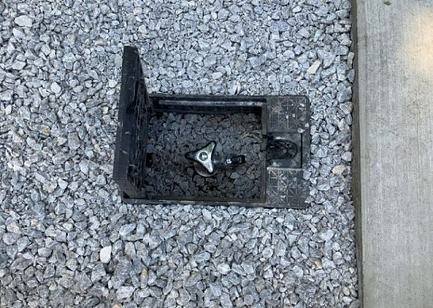 【その他設備】敷地内には、散水栓や立水栓があります。水道水を直接利用できるため、水を運ぶ手間を省くことが出来ます。大量の水を必要とする洗車作業や清掃などに役立ちます。その他設備とあわせて、現地でご確認ください。