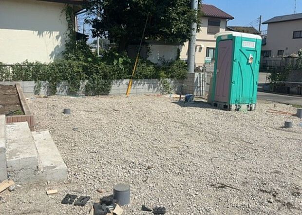 【駐車場】駐車場と明記されていても、最小スペースでつくられた駐車場だと大型車は駐車できなかったり、出入りしにくくなったりする可能性があります。お車のサイズと購入したい物件の駐車場のサイズを現地で確認しましょう。