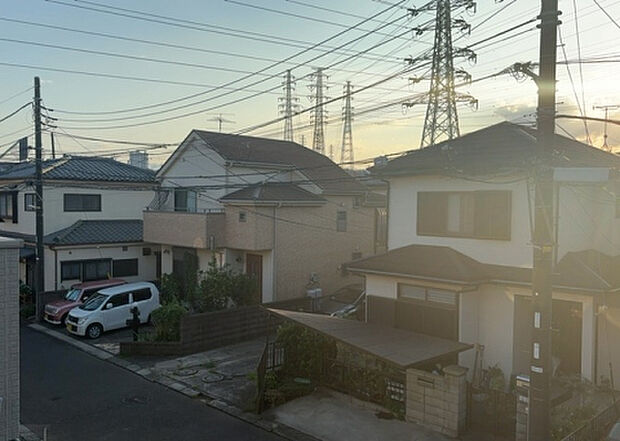 【物件からの展望】眺望を気にして物件を探す場合、前面に建物が建っていないか現地で確認しましょう!前面に建物があると景色はもちろん、日当たりや風通しにも影響が出てきます。住んだ時のことを想像しながら現地見学をしましょう。