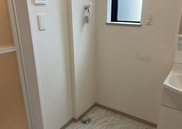 【ランドリースペース】ランドリースペースも気になります。洗濯機置場があり「洗う、干す、取り込む、アイロンがけ、たたむ」など、洗濯に関する家事をするための空間です。広さや収納など付帯設備も含めて、詳細は現地でご確認ください。