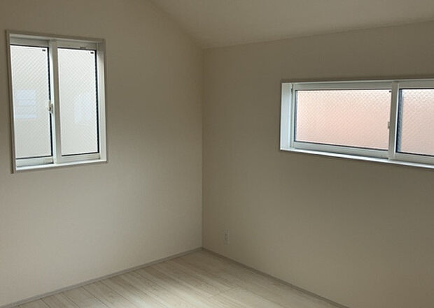 【子供部屋】子供が何人でも年齢によっては、受験時にしっかり壁のある個室があった方が良い場合もあります。難しい問題ですが、兄弟の人数や、性別や年齢差によって状況が異なりますので、数年後のこともしっかり考えましょう。